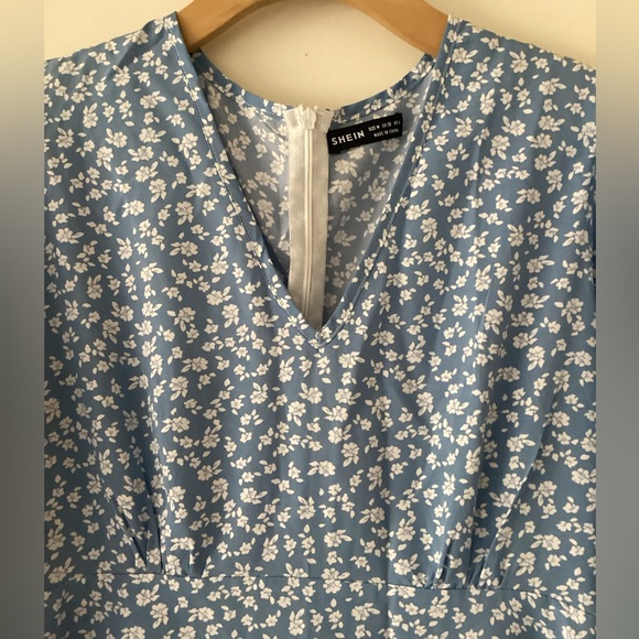 NWOT SHEIN Blue and White Floral Dress Medium - Picture 4 of 9